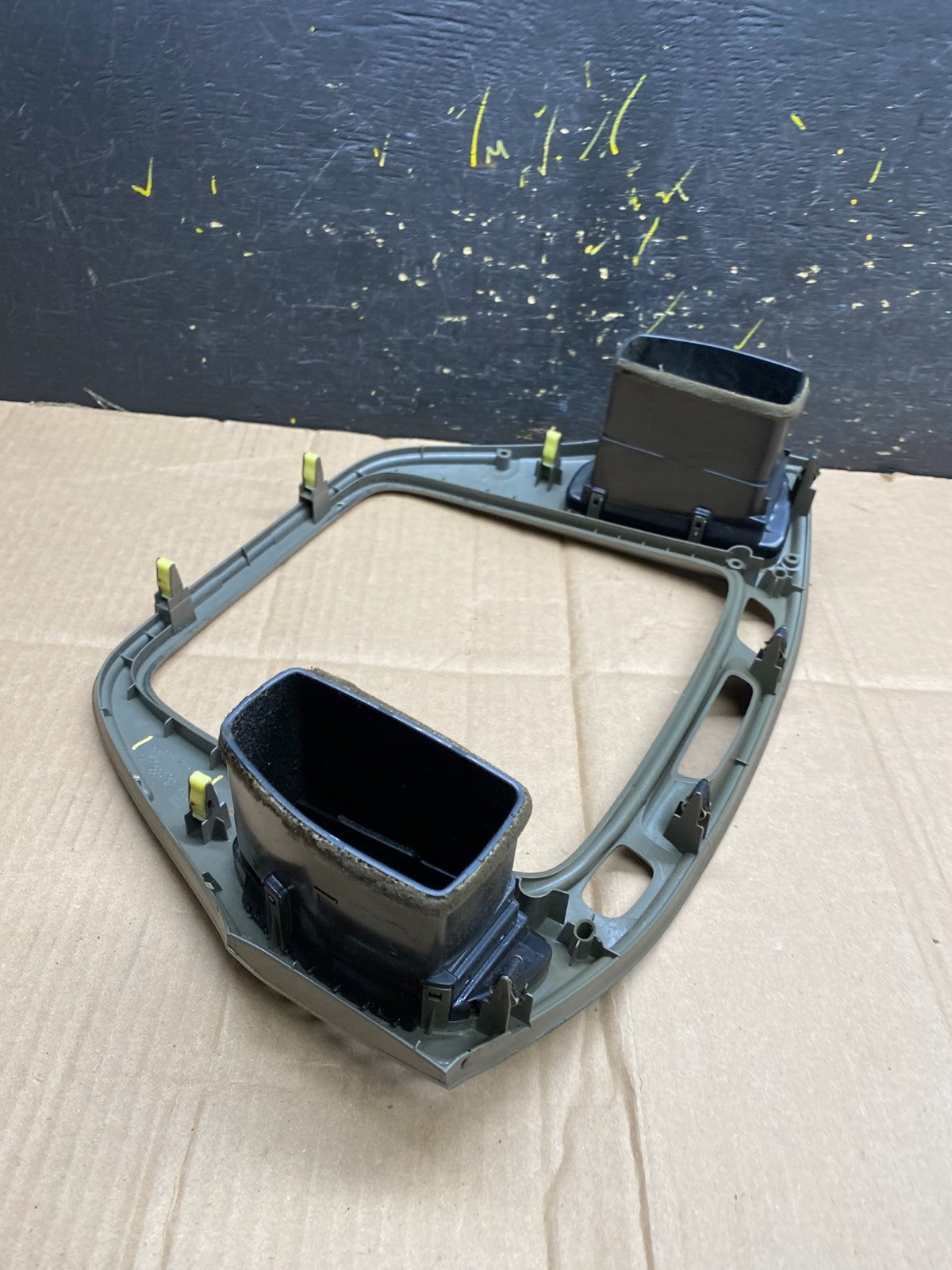 2001-2007 Toyota Highlander Radio Climate Dash Trim Bezel Air Vent OEM aa4501 DG5