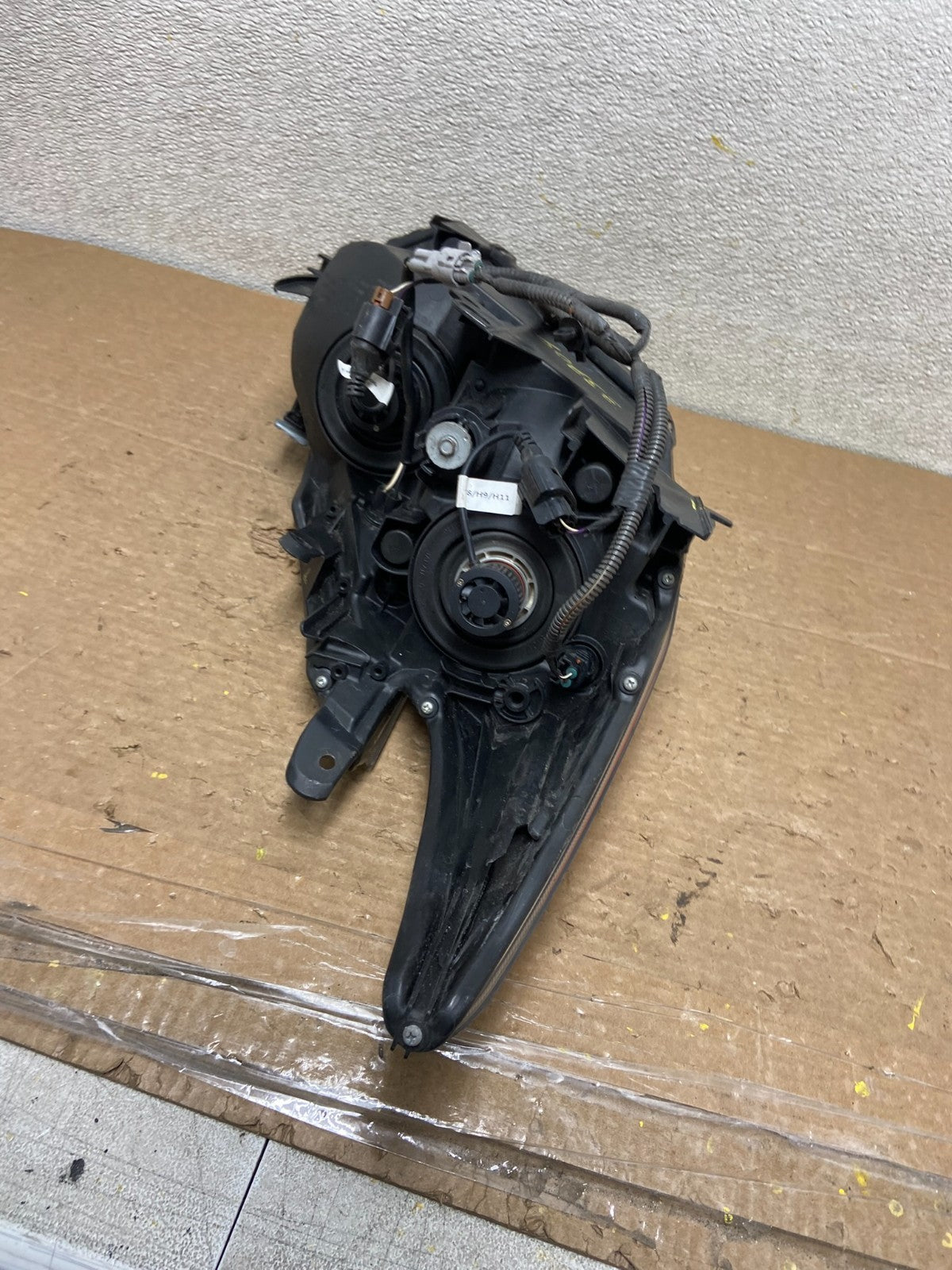 2010 - 2011 Toyota Prius Left Driver Side Halogen Headlight OEM Z3709 PS10