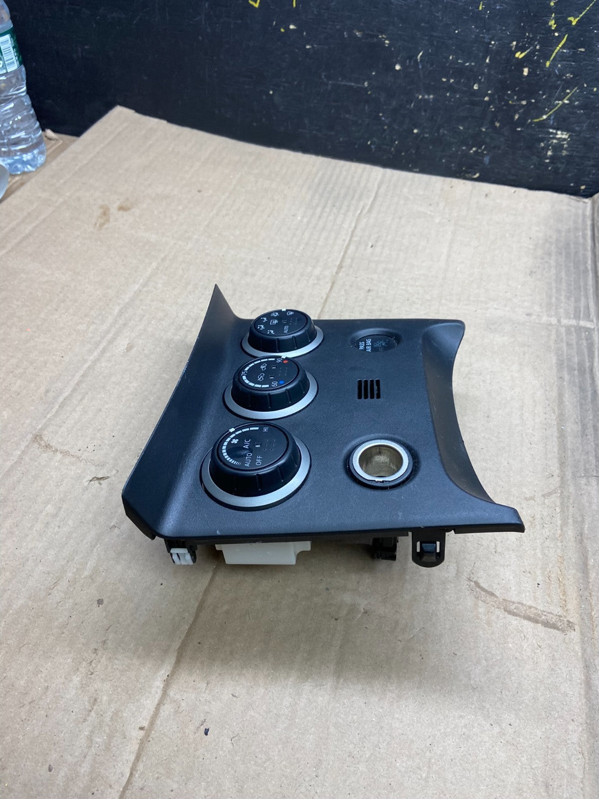 2011 to 2015 Nissan Rogue Heater Temperature AC Climate Control OEM X1728 DG2