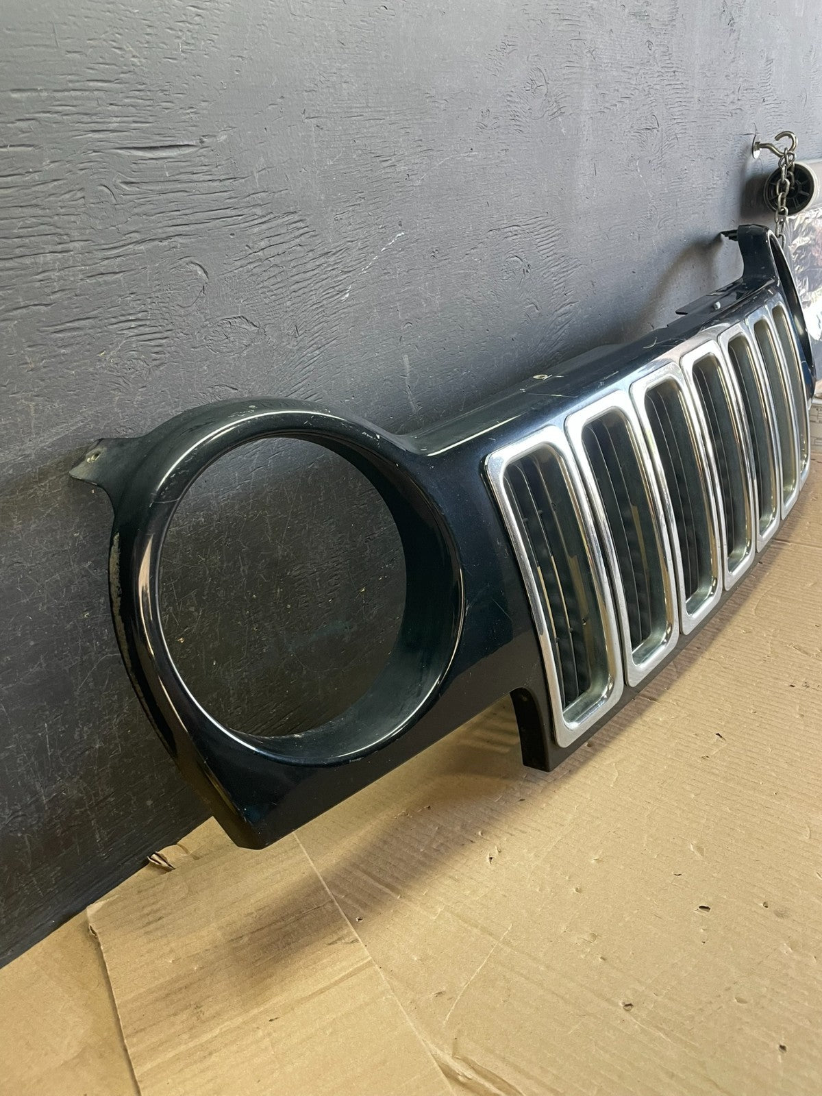 2002 2003 2004 Jeep Liberty Grill Grille Plastic f8756 DG2