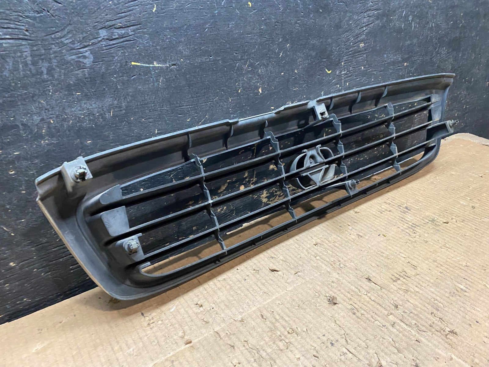 1998 to 1999 Mazda MPV Front Grill Grille Y6483 PS5