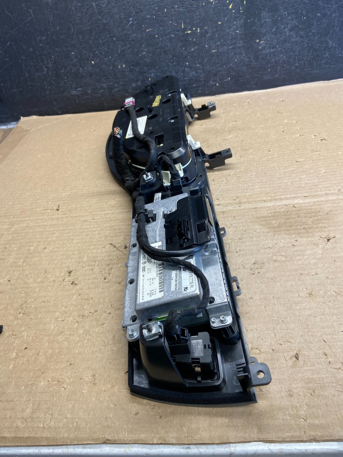 2007 - 2009 Audi Q7 Speedometer Cluster Gauge Screen Radio Bezel Trim AH3686 DG2