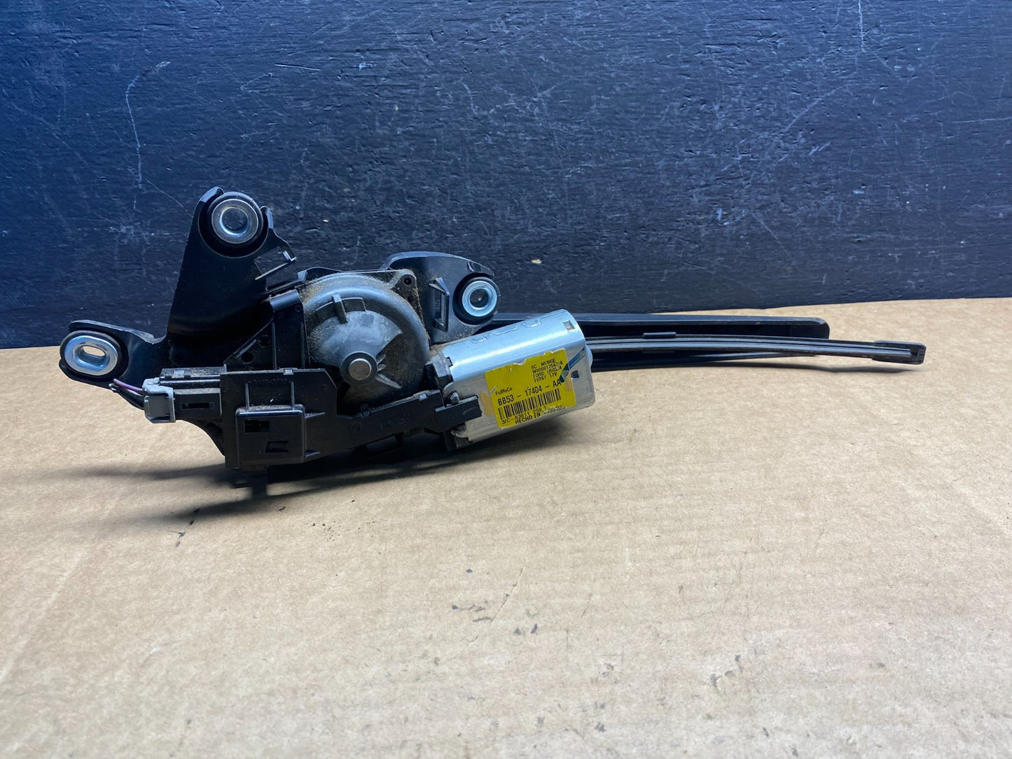 2011 to 2019 Ford Explorer Rear Windshield Wiper Motor ad7510 DG5