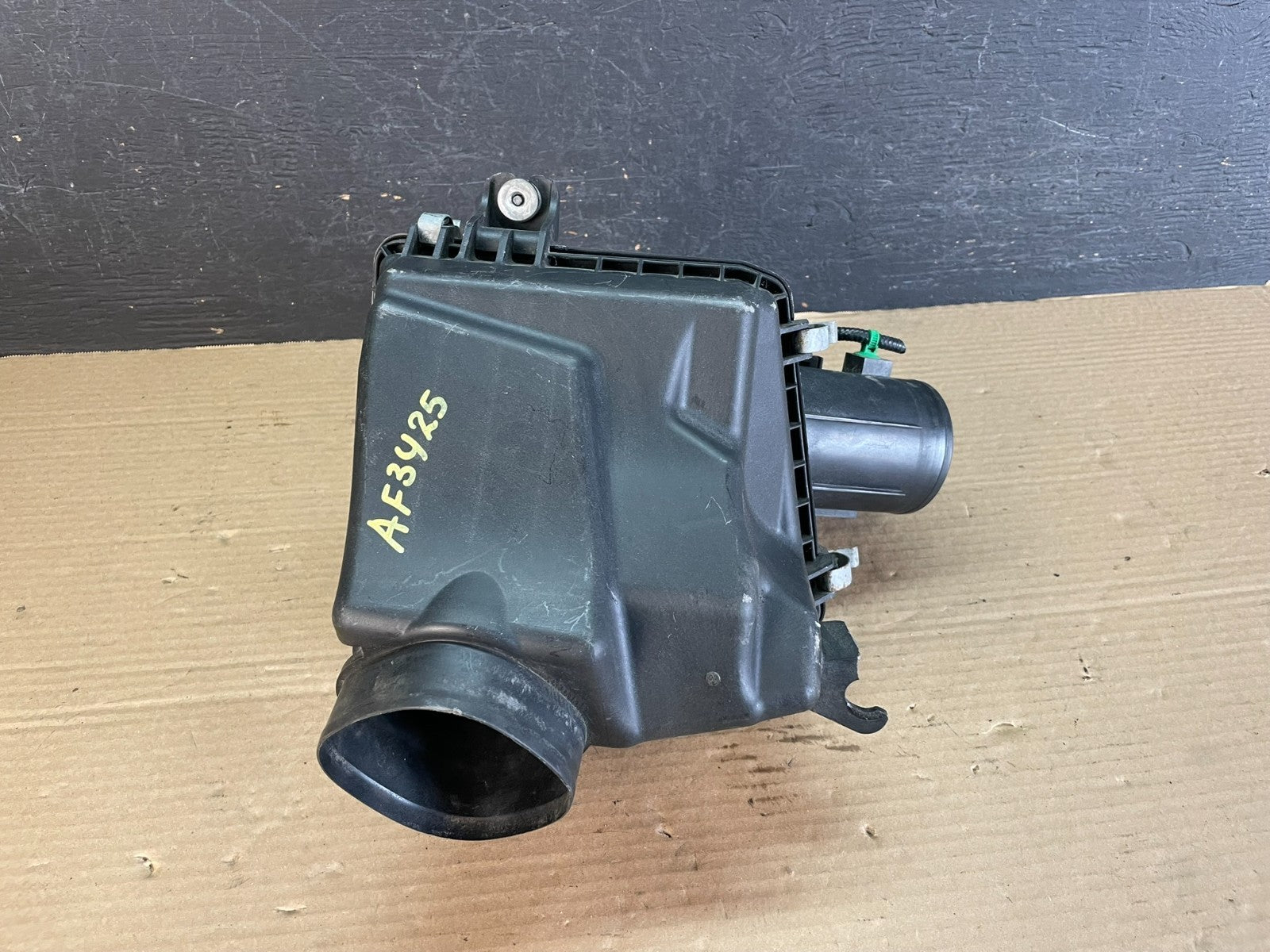 2009 to 2014 Acura TL 3.5 L Engine Air Cleaner Box AF3425 DG5
