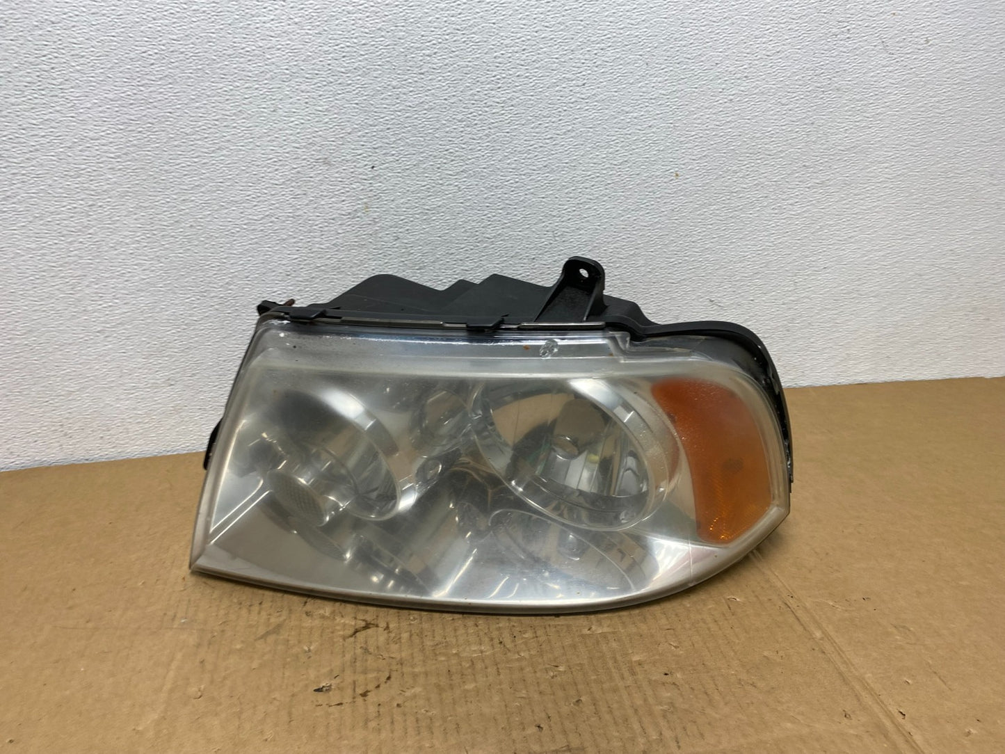 Xenon 2003-2006 Lincoln Navigator Left Driver Side Headlight AC7614 DW0