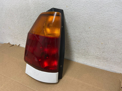 2002 to 2009 Gmc Envoy Left Driver Lh Side Tail Light AH3092 DW2