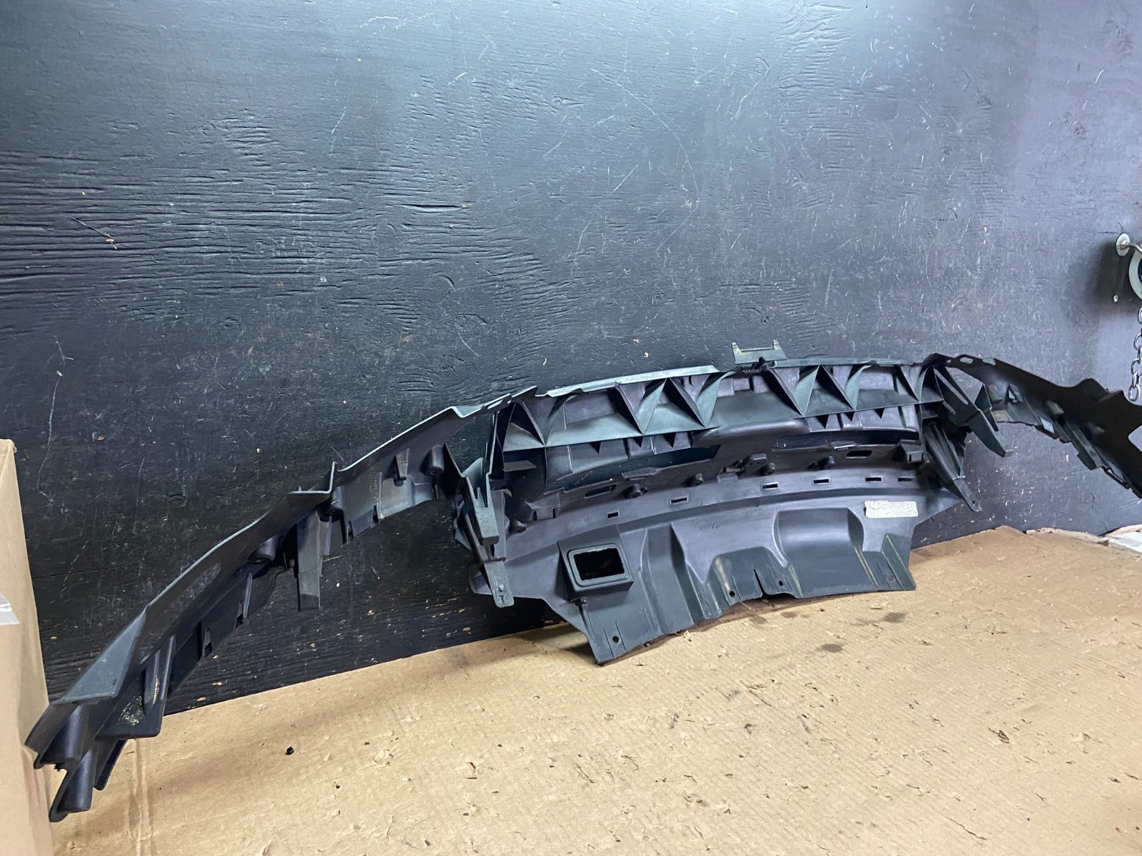 2011 to 2014 Ford Focus Front Bumper Upper Support Bracket Oem z3265 DG5