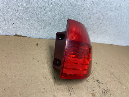 2004-2005 Toyota Sienna Right Passenger Rh Side Tail Light AG2394 LK2