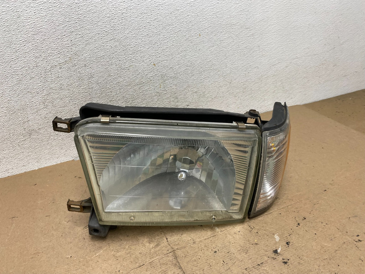 1996 to 2002 Toyota 4Runner Halogen Left Driver LH Headlight AF5078 DW0