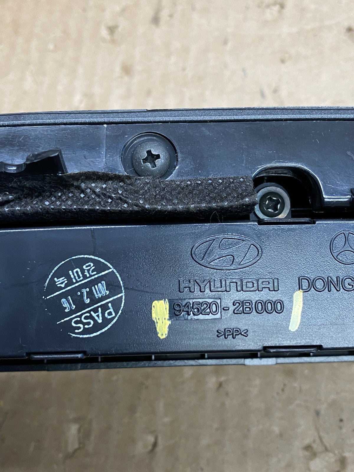 2007 to 2009 Hyundai Santa Fe Center Dashboard Radio Bezel Trim AC6488 DG5
