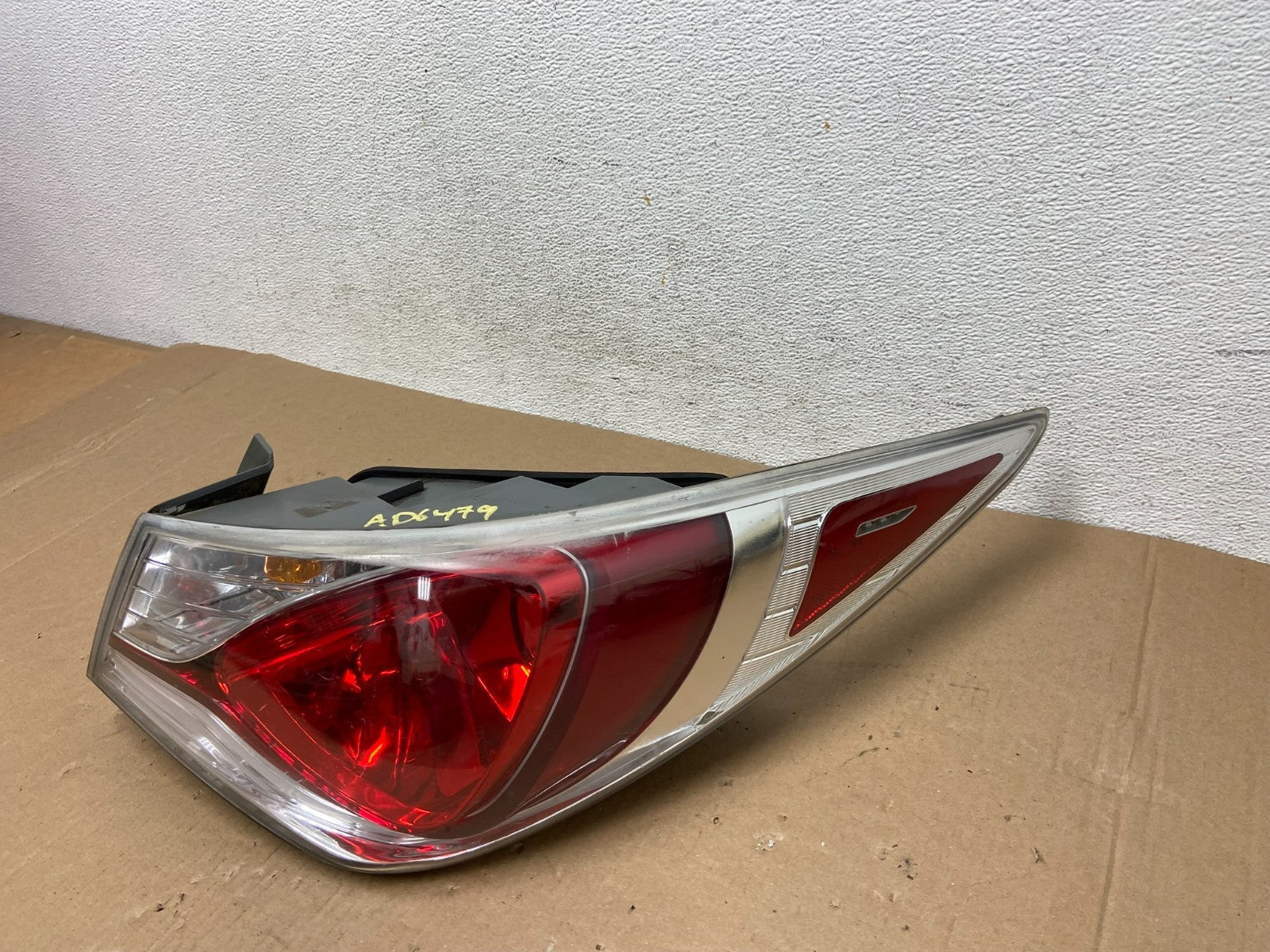 2011 - 2015 Hyundai Sonata Hybrid Right Passenger Tail Light AD6479 DW1
