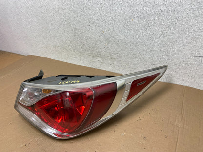 2011 - 2015 Hyundai Sonata Hybrid Right Passenger Tail Light AD6479 DW1