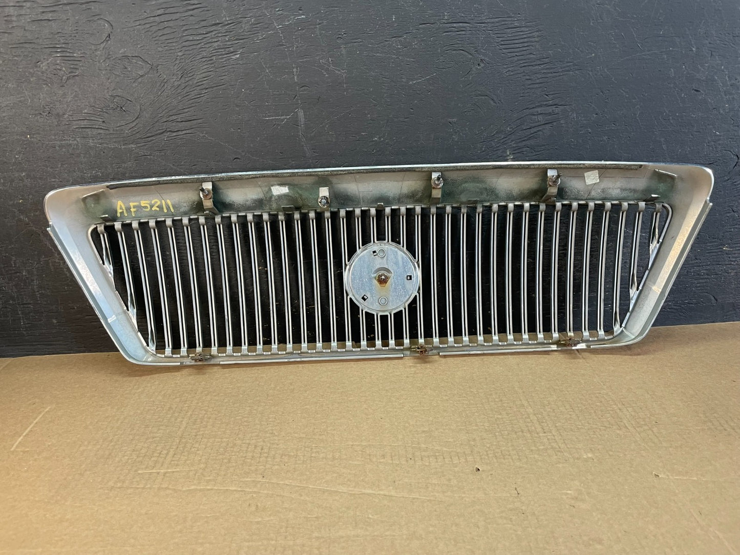 2003 to 2005 Mercury Grand Marquis Front Upper Grill Grille AF5211 DG3