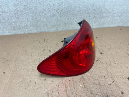 2003 to 2005 Toyota Corolla Left Driver Lh Side Tail Light Oem R3377 DW2