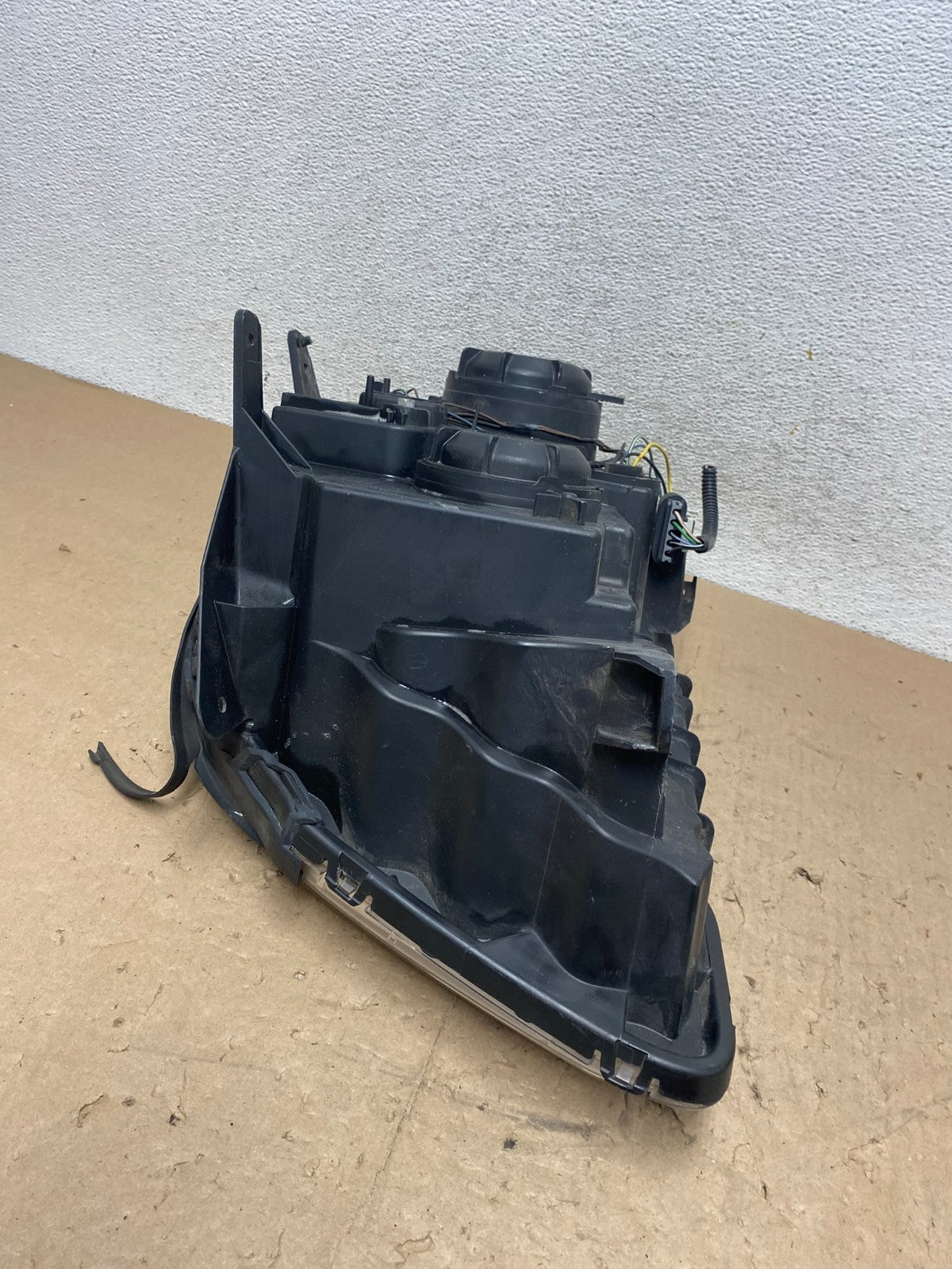 2010 to 2015 GMC Terrain Halogen Passenger Right Rh Side Headlight AG5550 DW8