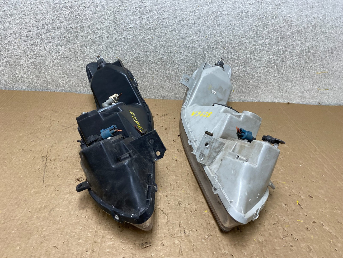 1998 to 2002 Honda Accord Left+Right Set Side Headlights V3628 DW13