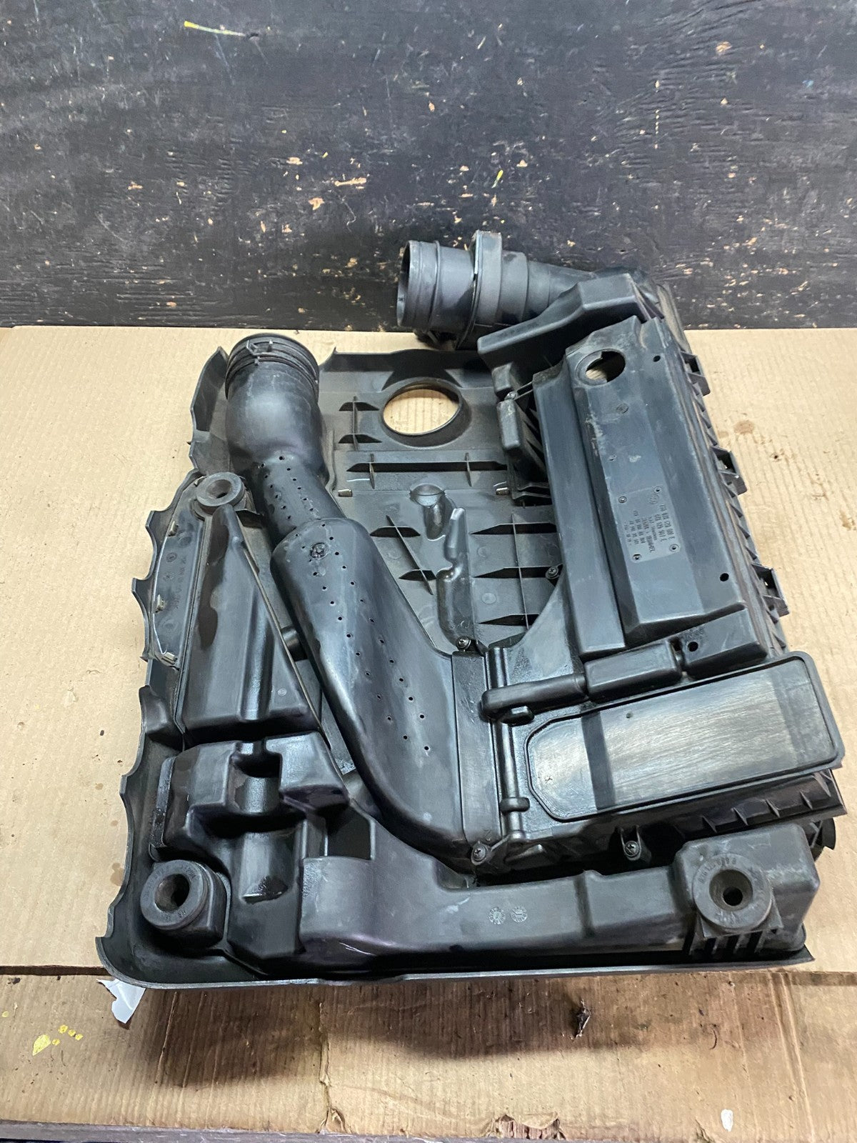 2005 to 2008 Volkswagen Jetta 2.5L Passat Jetta Engine Cover 07k129601 U7352 DG6