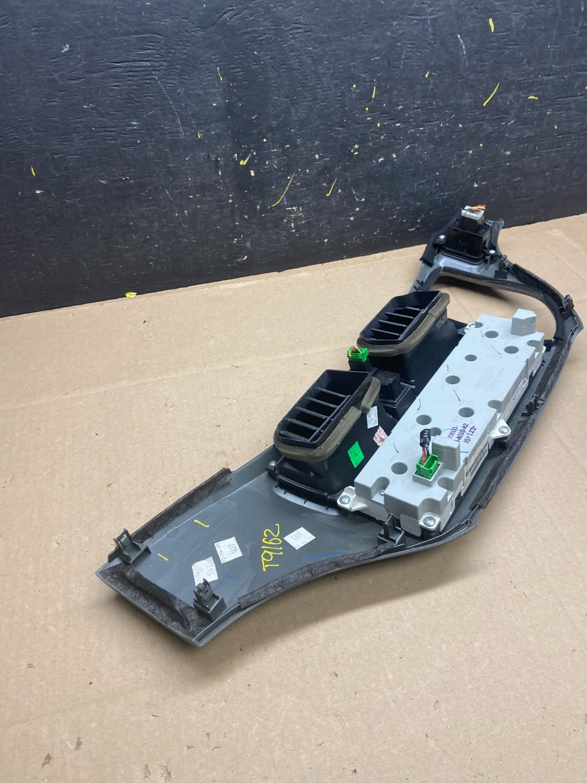 2005 to 2010 Honda Odyssey Radio Climate Control Dash Trim Bezel t9162 DG4