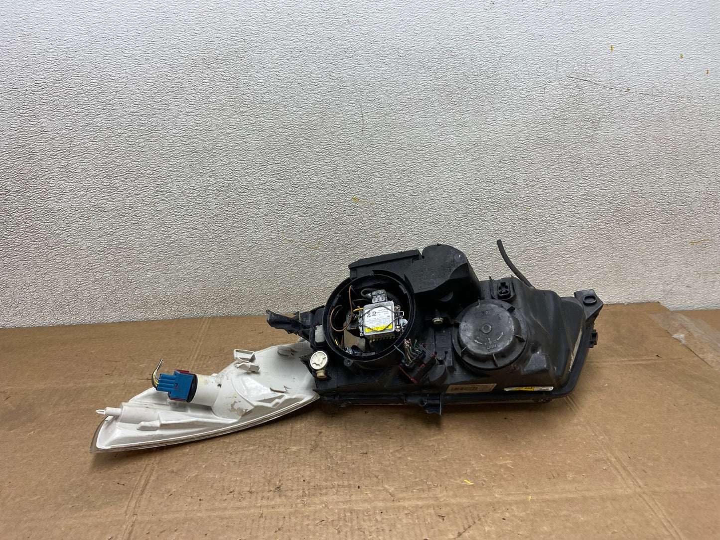 2002 to 2005 Saab 9-5 Right Passenger Side Xenon HID Headlight OEM y5974 DG5