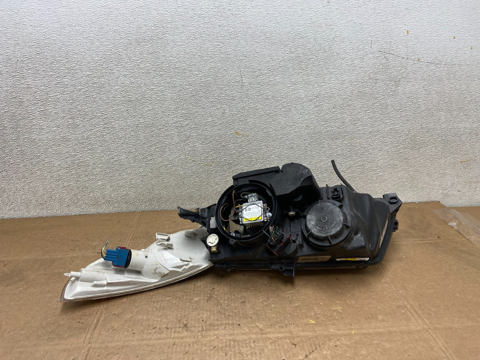 2002 to 2005 Saab 9-5 Right Passenger Side Xenon HID Headlight OEM y5974 DG5