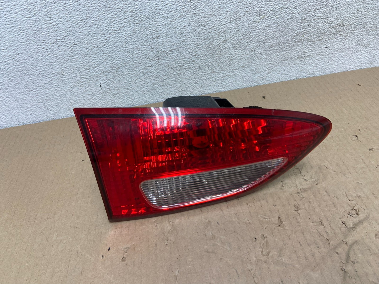 2006 2007 Subaru Tribeca B9 Left Driver Lh Side Tail Light Inner AG5910 DW0