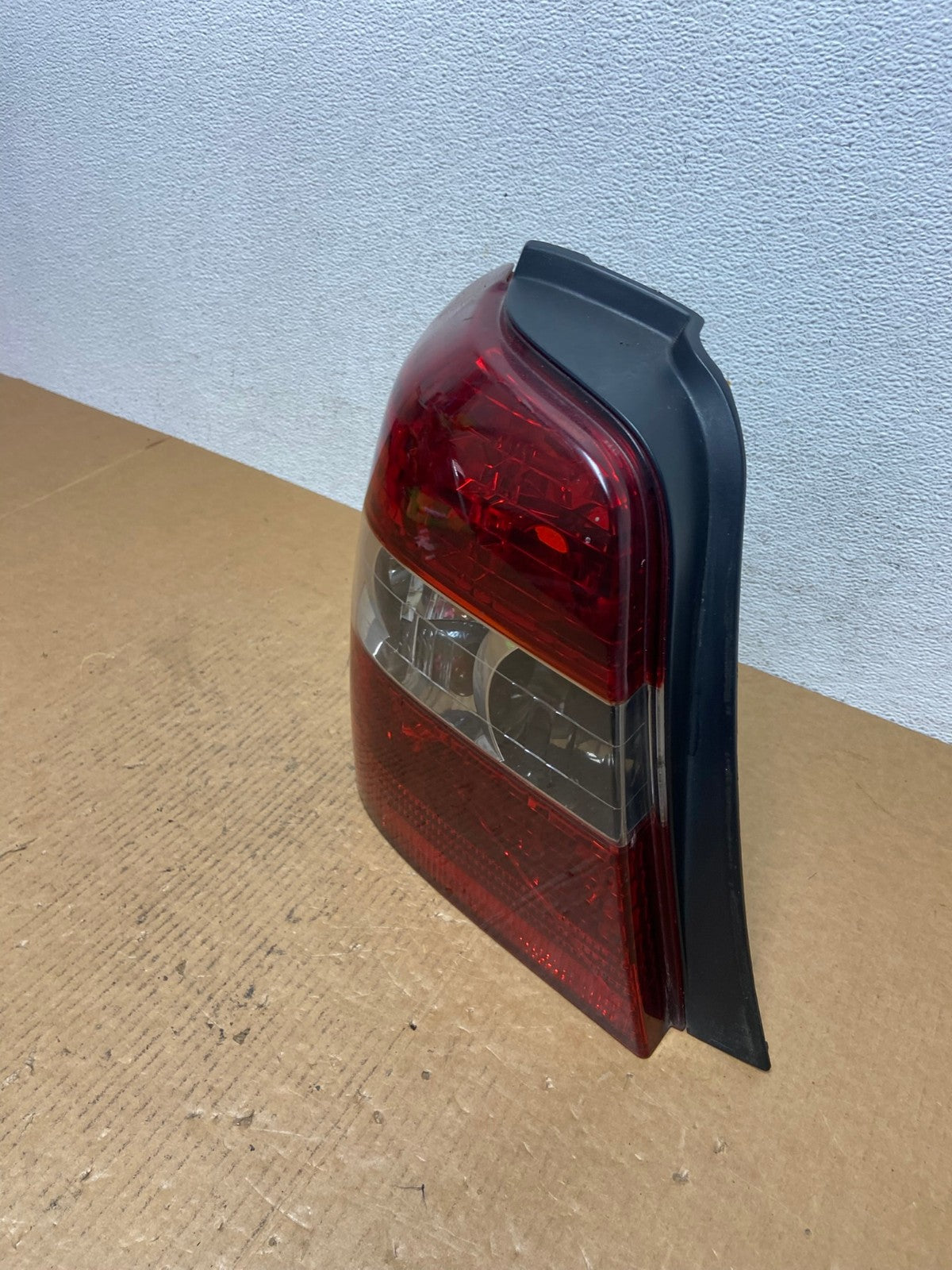 2004-2007 Toyota Highlander Left Driver LH Side Tail Light AE0682 LK1