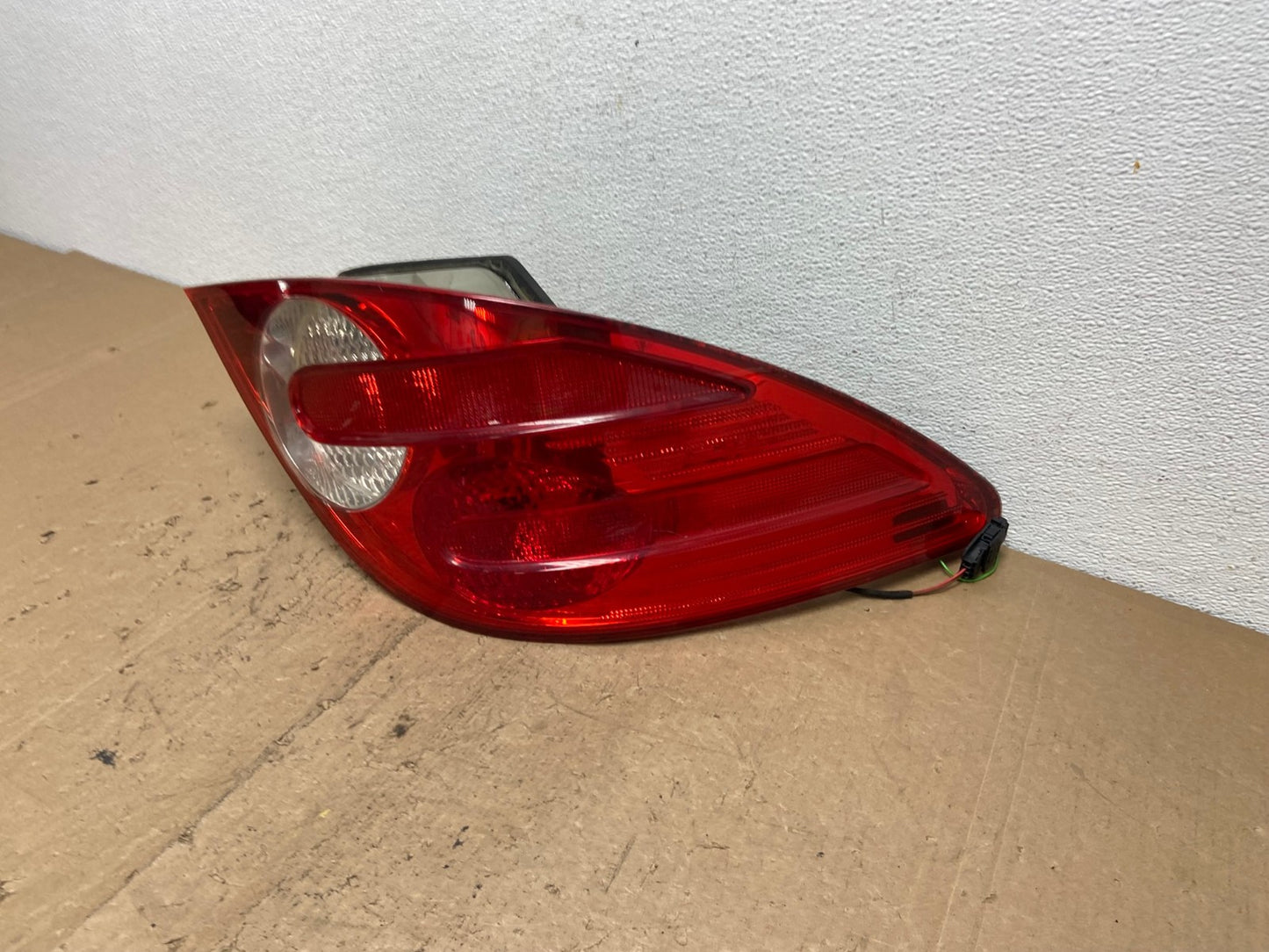 2006 to 2010 Mercedes W251 R-Class Left Driver LH Side Tail Light AC7425 LK1