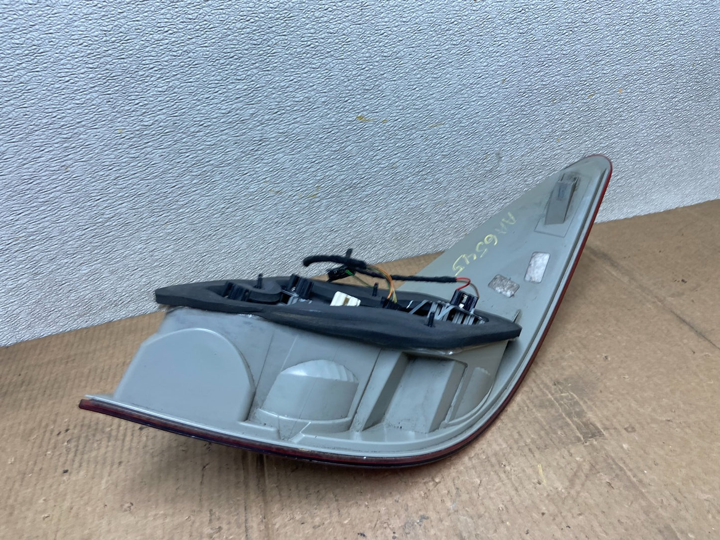 2006 - 2010 Mercedes W251 R-CLASS Right Passenger RH Side Tail Light AA6545 DW4