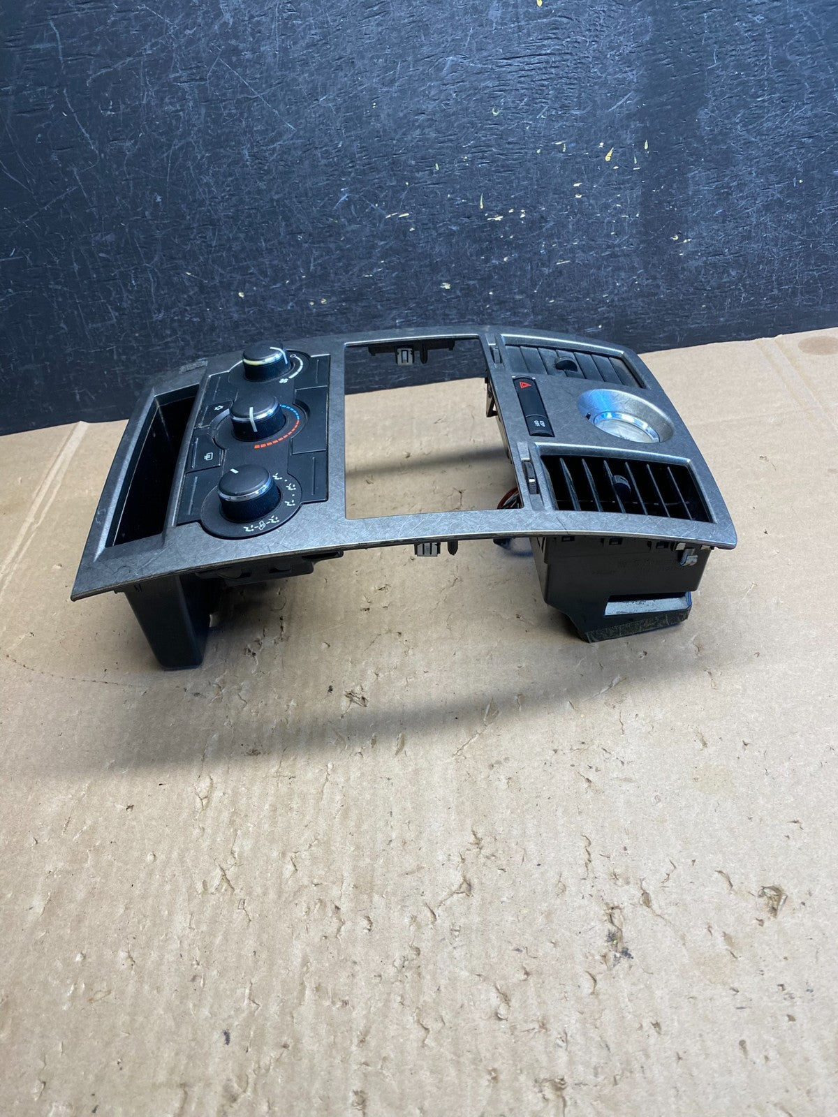 2005 to 2007 Chrysler 300 Dash Heater A/C Climate Control Radio Panel AJ1393 DG2