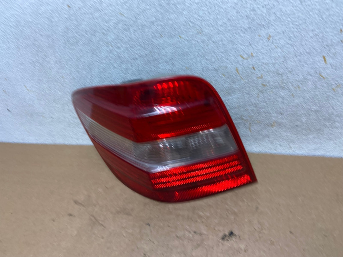 2006 - 2008 Mercedes ML 350 Ml-Class Left Driver Lh Tail Light AI3548 LK1