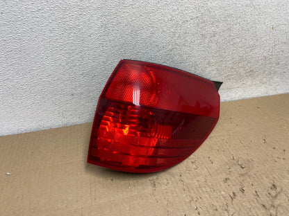 2004-2005 Toyota Sienna Right Passenger Rh Side Tail Light AG6556 LK2