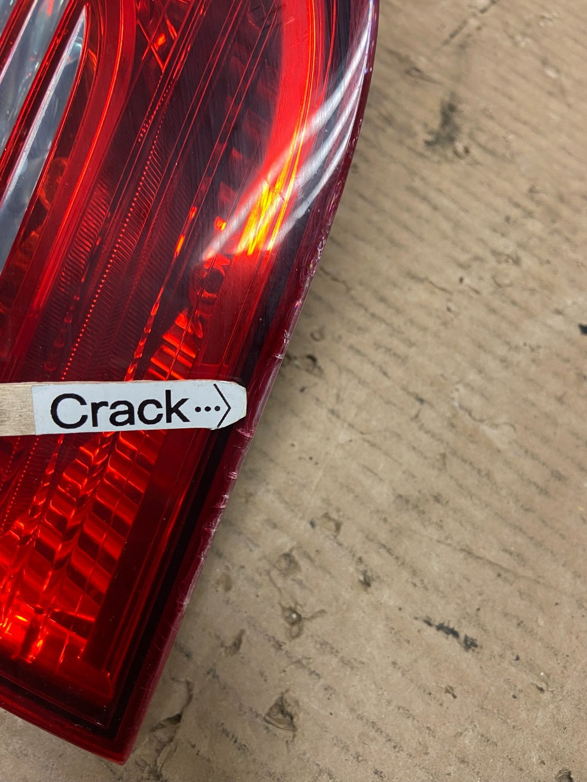 2009-2014 Volkswagen Routan Right Passenger Rh Side Inner Tail Light AA9368 LK3
