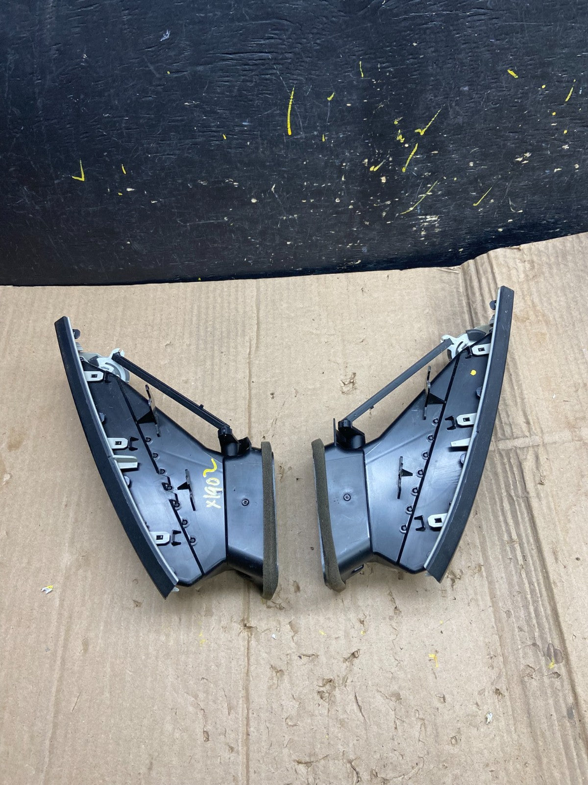 2010 to 2016 GMC Terrain Left+Right  Front Dash  Air Vent Bezel X1902 DG4