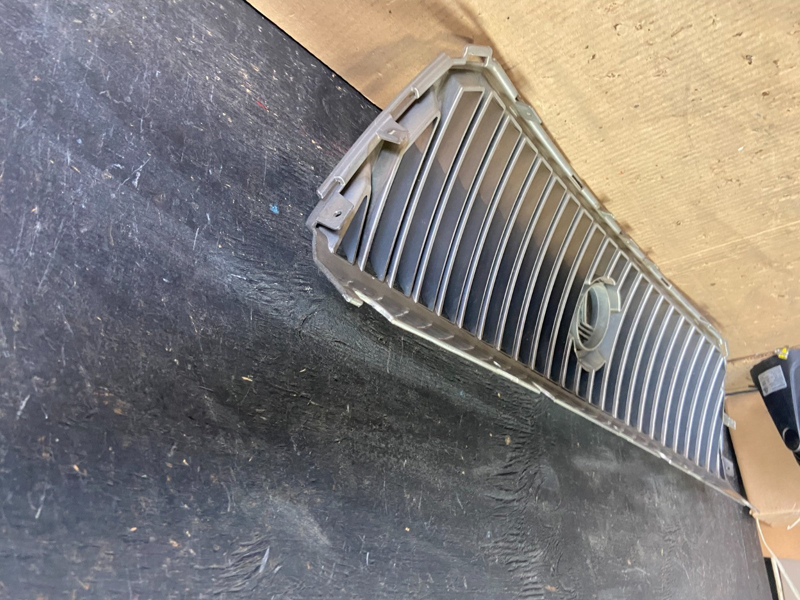 2002 to 2005 Mercury Mountaineer Front Upper Grill Grille Oem r5519 DG7