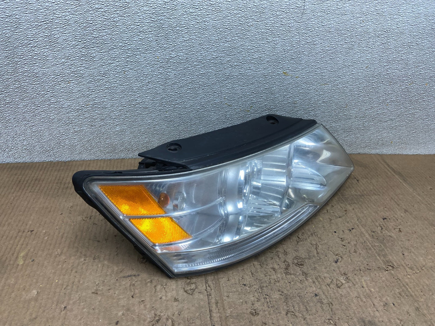 2009 to 2010 Hyundai Sonata Right Passenger RH Side Headlight Halogen AD2651 DW2