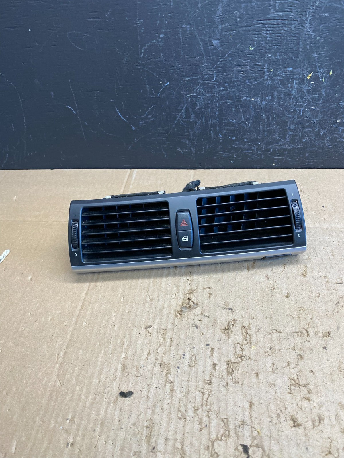 2010 to 2013 BMW X5 X6 Center Console Dash Air Vent OEM ac4790 DG0
