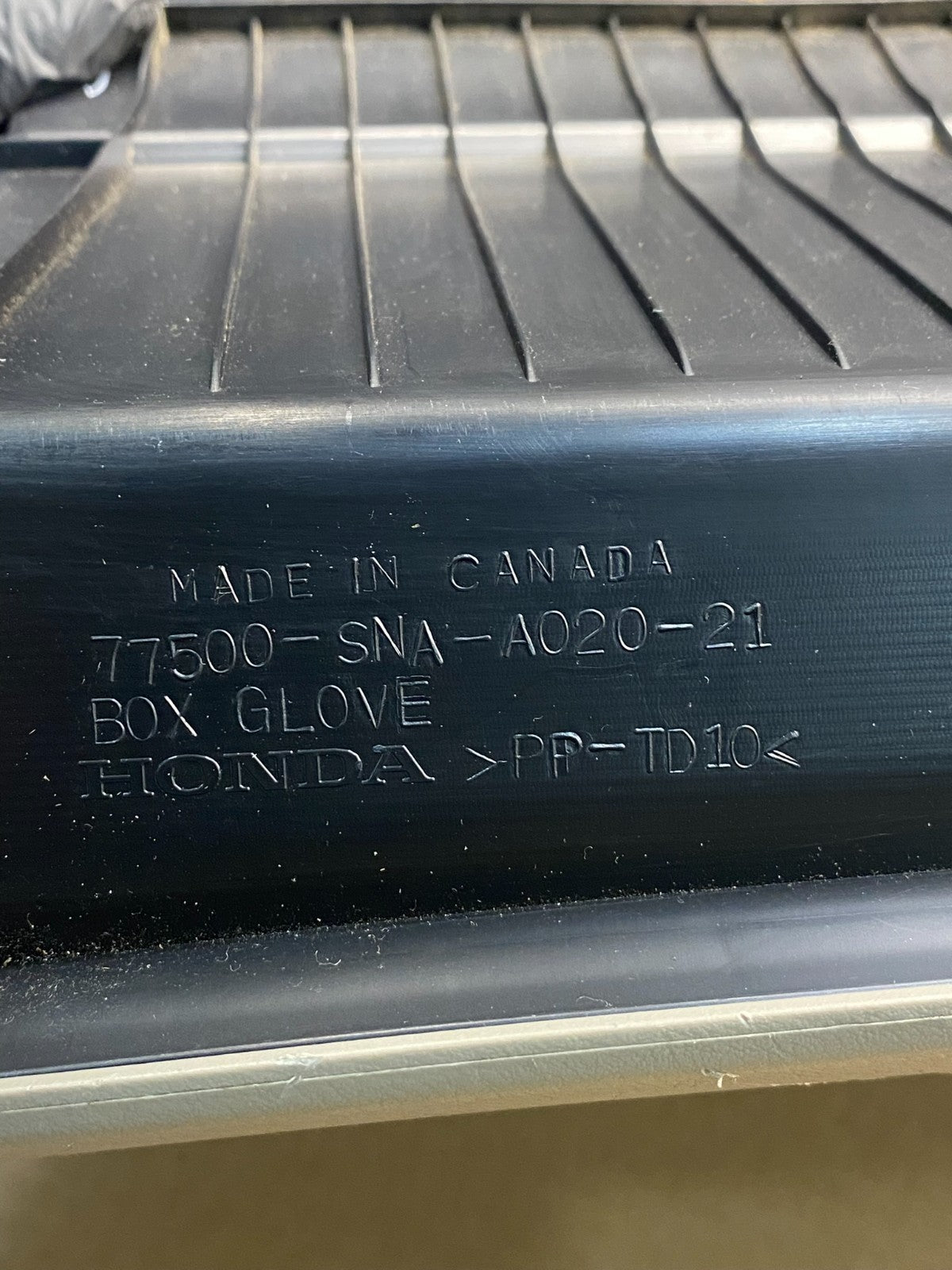 2006 - 2011 Honda Civic Glove Box Compartment AH7482 DG7