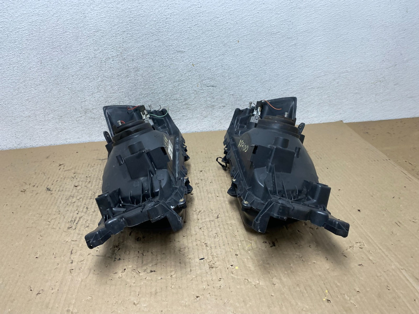 2003 2004 Subaru Forester Left+Right Headlights Halogen AF7100 DW10