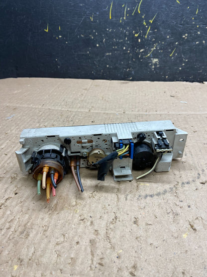 2001 - 2007 GMC Chevrolet Express 1500 Climate Control A/C Y7809 DG3