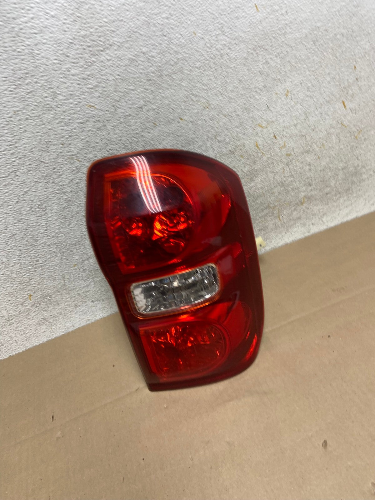 2004 2005 Toyota RAV4 Right RH Passenger Side Tail Light AI1382 LK2