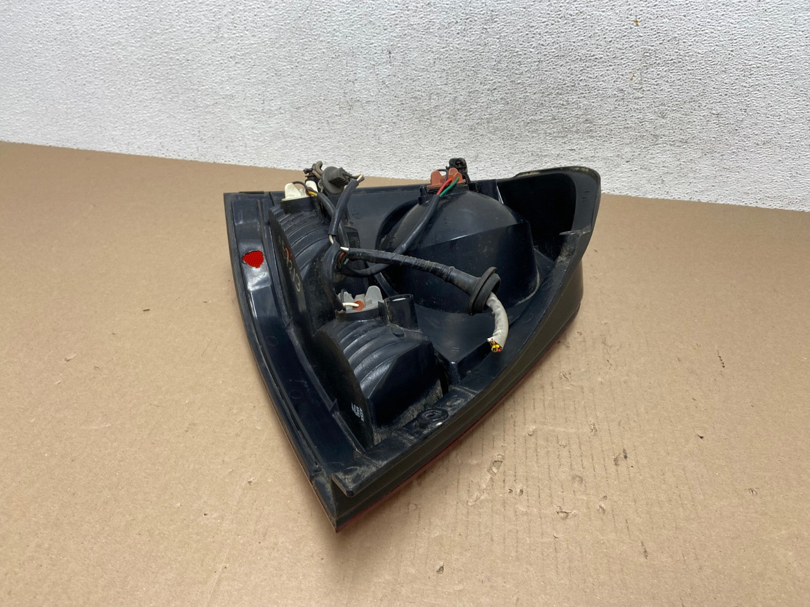2003 to 2006 Kia Sorento Right Passenger RH Side Tail Light AE7213 LK4