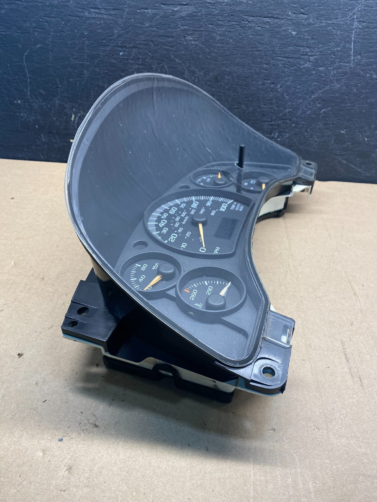2004 to 2007 Chevrolet Express Speedometer Cluster Gauge AE7391 DW1