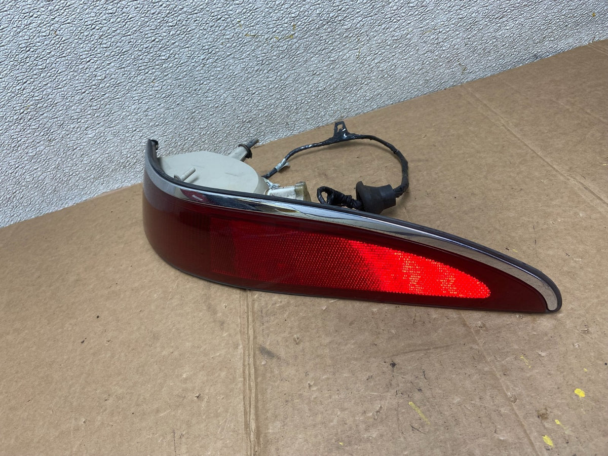 1993 - 1996 Lincoln Mark VIII 8 Right Passenger RH Side Tail Light aa1266 DG1