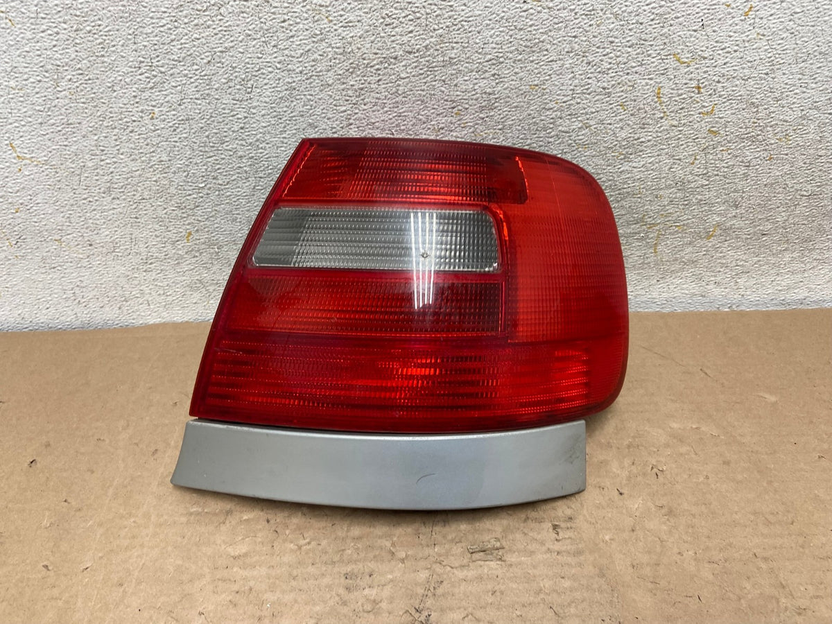 1999 to 2002 Audi A4 B5 Right Passenger Rh Side Tail Light AI0977 LK0