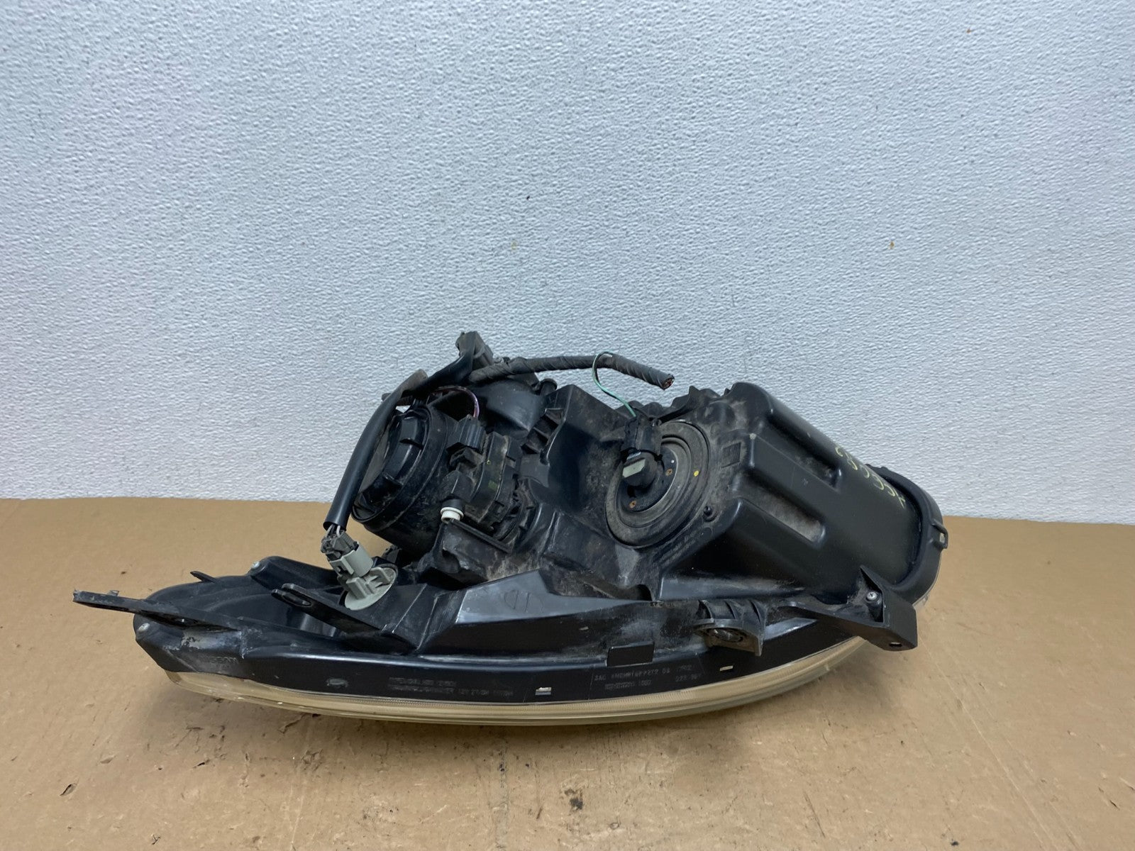 2009-2013 Nissan Rogue Right Passenger Xenon HID Headlight AC6082 DW4