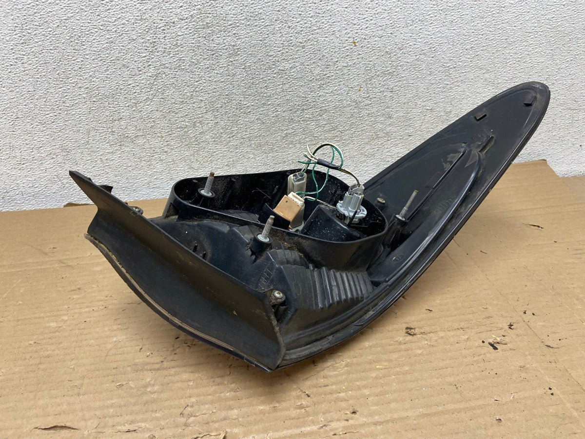 2002 to 2004 Lexus ES300 ES330 Right Passenger Side Tail Light AG9028 LK6