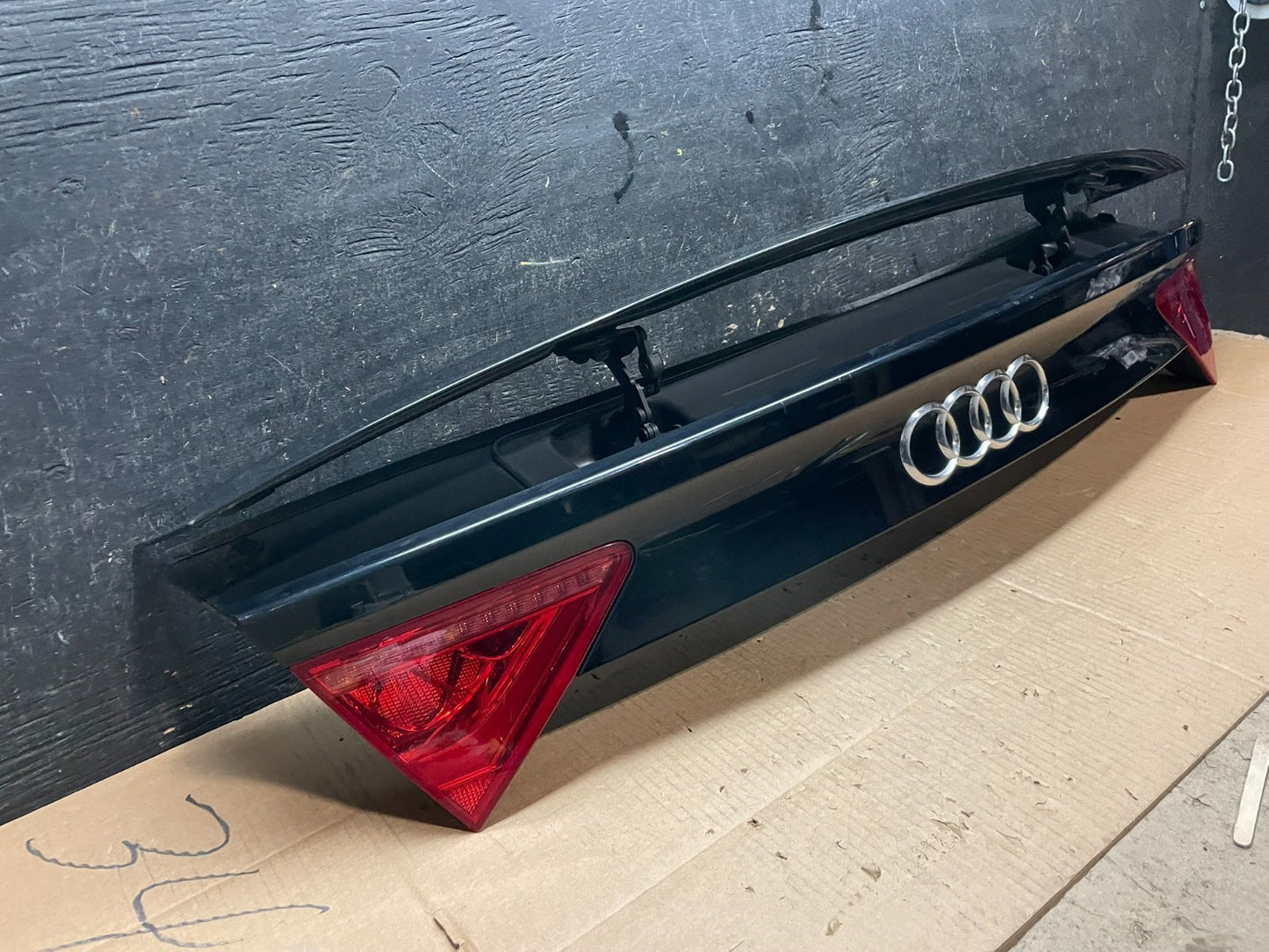 2012-2015 Audi A7 S7 Liftgate Trunk Lid Spoiler W/ Tail light Camera Y17952