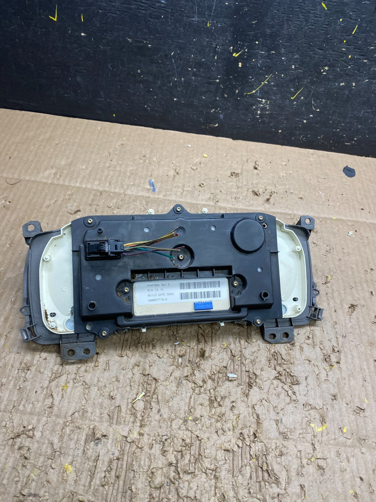 2004 to 2012 GMC Canyon Instrument Cluster Speedometer OEM V7637 DG4