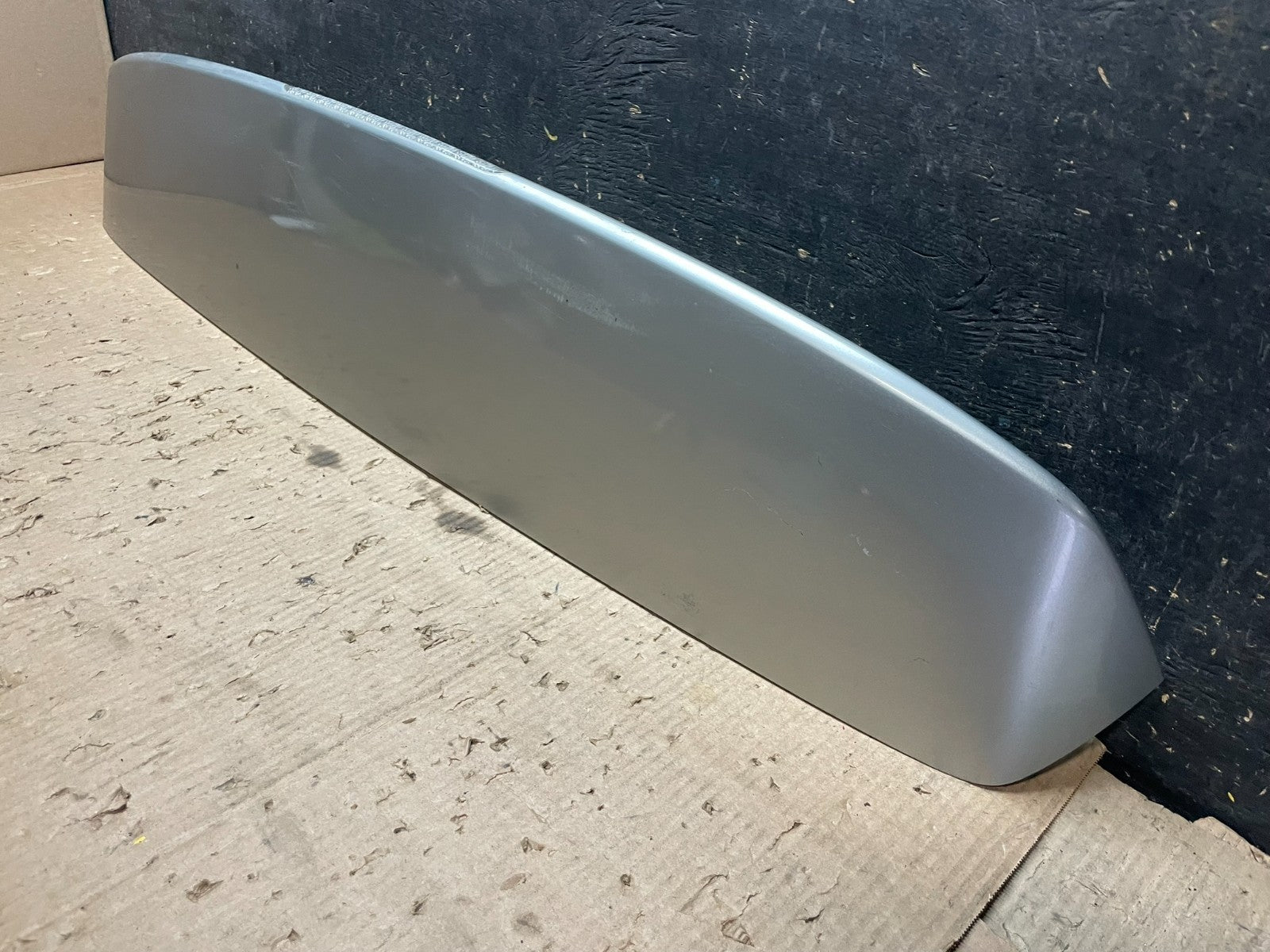 2006 to 2007 Subaru Tribeca B9  Rear Spoiler Wing OEM Z3442 DG2