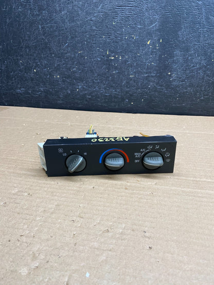 2001 - 2007 GMC Chevrolet Express 1500 Climate Control A/C AG5230 DG0